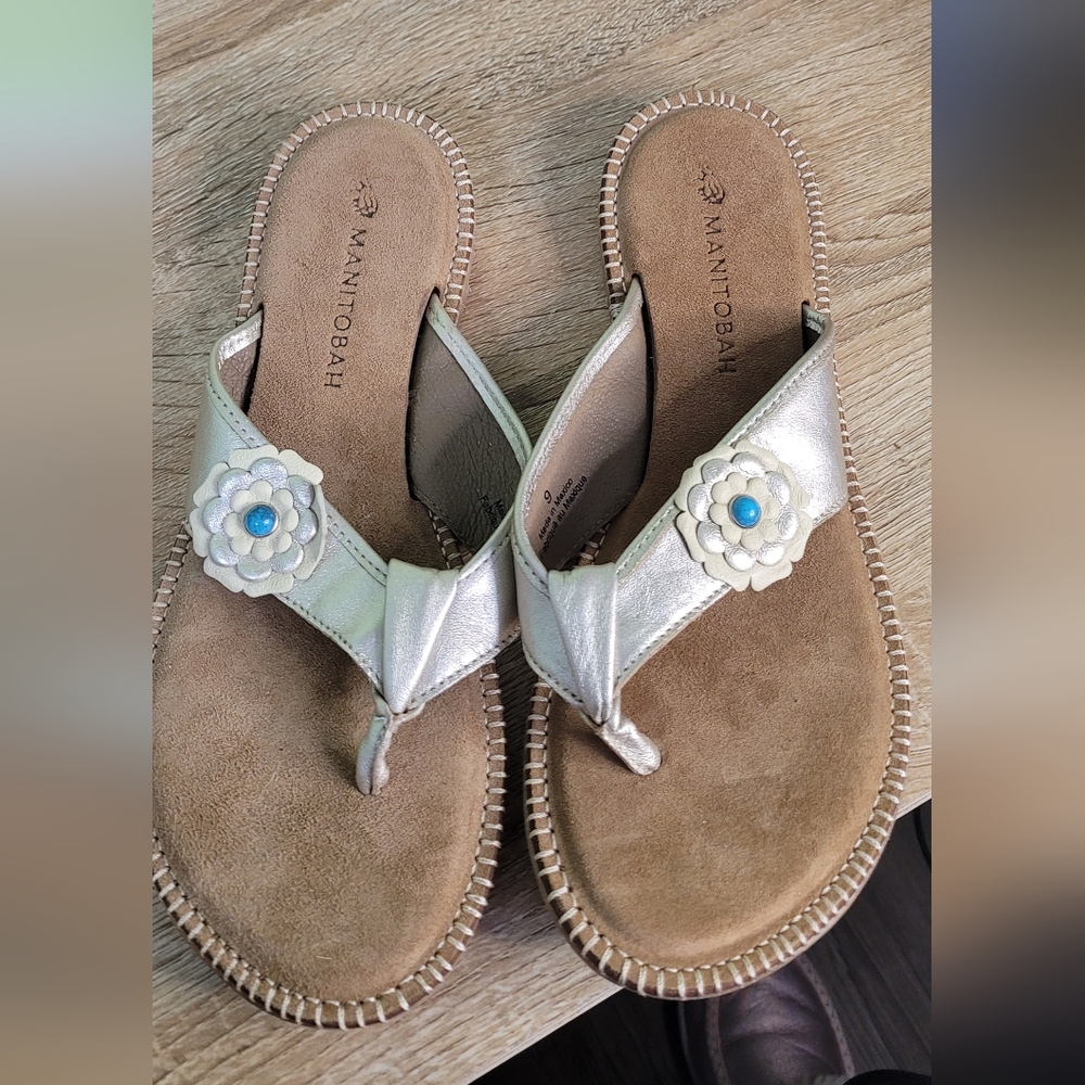 Manitobah Women's Metallic Leather Sandals New 9 Boho Casual